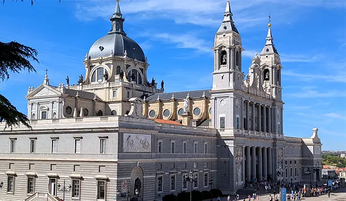 Combo: Palacio Real de Madrid (Royal Palace) + City Center Tour - Image 6