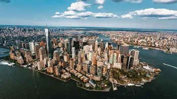 Lower Manhattan Guided Walking Tour with 9/11 Memorial